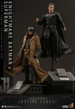 Zack Snyder Justice League TMS038 Batman Knightmare and Superman Black Suit 1/6 - Imagen 29