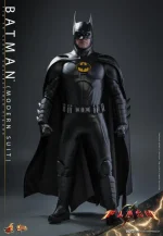 The Flash 2023 MMS712 Batman Modern Suit 1/6th Scale Collectible Figure - Imagen 3