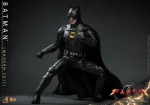 The Flash 2023 MMS712 Batman Modern Suit 1/6th Scale Collectible Figure - Imagen 2