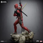 Deadpool y Wolverine Legacy Replica Deadpool 1/4 Scale Limited Edition Statue - Imagen 8