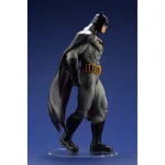 Batman Last Knight on Earth ArtFX Batman Statue - Imagen 8