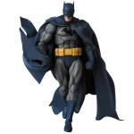 Batman Hush MAFEX No 105 Batman Action Figure - Imagen 3