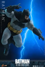 The Dark Knight Returns CMS024 Batman 1/6th Scale - Imagen 8