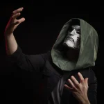 Marvel Legends Doctor Doom Mascara con Capucha - Imagen 15