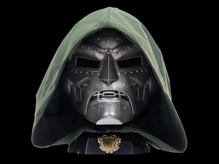 Marvel Legends Doctor Doom Mascara con Capucha
