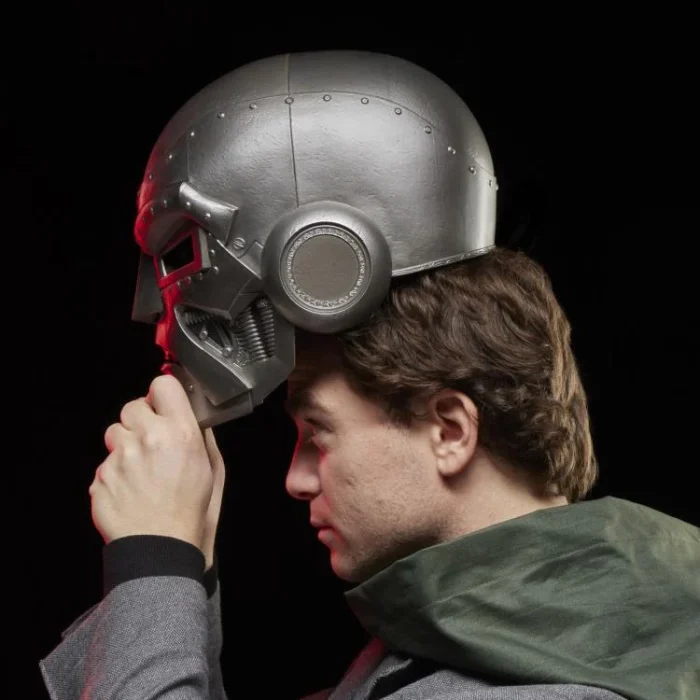 Marvel Legends Doctor Doom Mascara con Capucha - Imagen 10