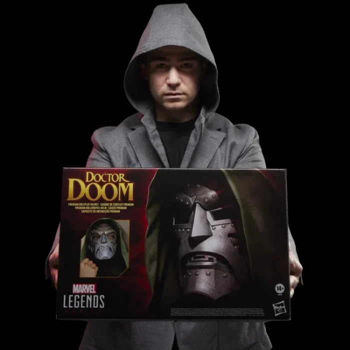 Marvel Legends Doctor Doom Mascara con Capucha - Imagen 20