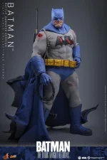 Batman The Dark Knight Returns Batman Battle Damaged Version 1/6 - Imagen 6