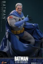 Batman The Dark Knight Returns Batman Battle Damaged Version 1/6 - Imagen 5