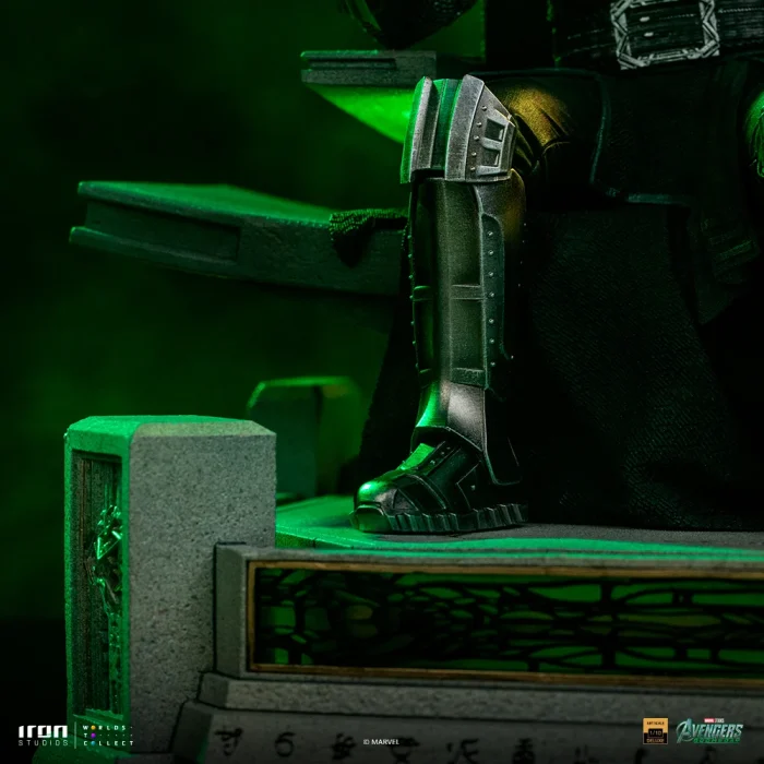 Avengers Doomsday Doctor Doom on Throne 1/10 Art Scale - Imagen 6